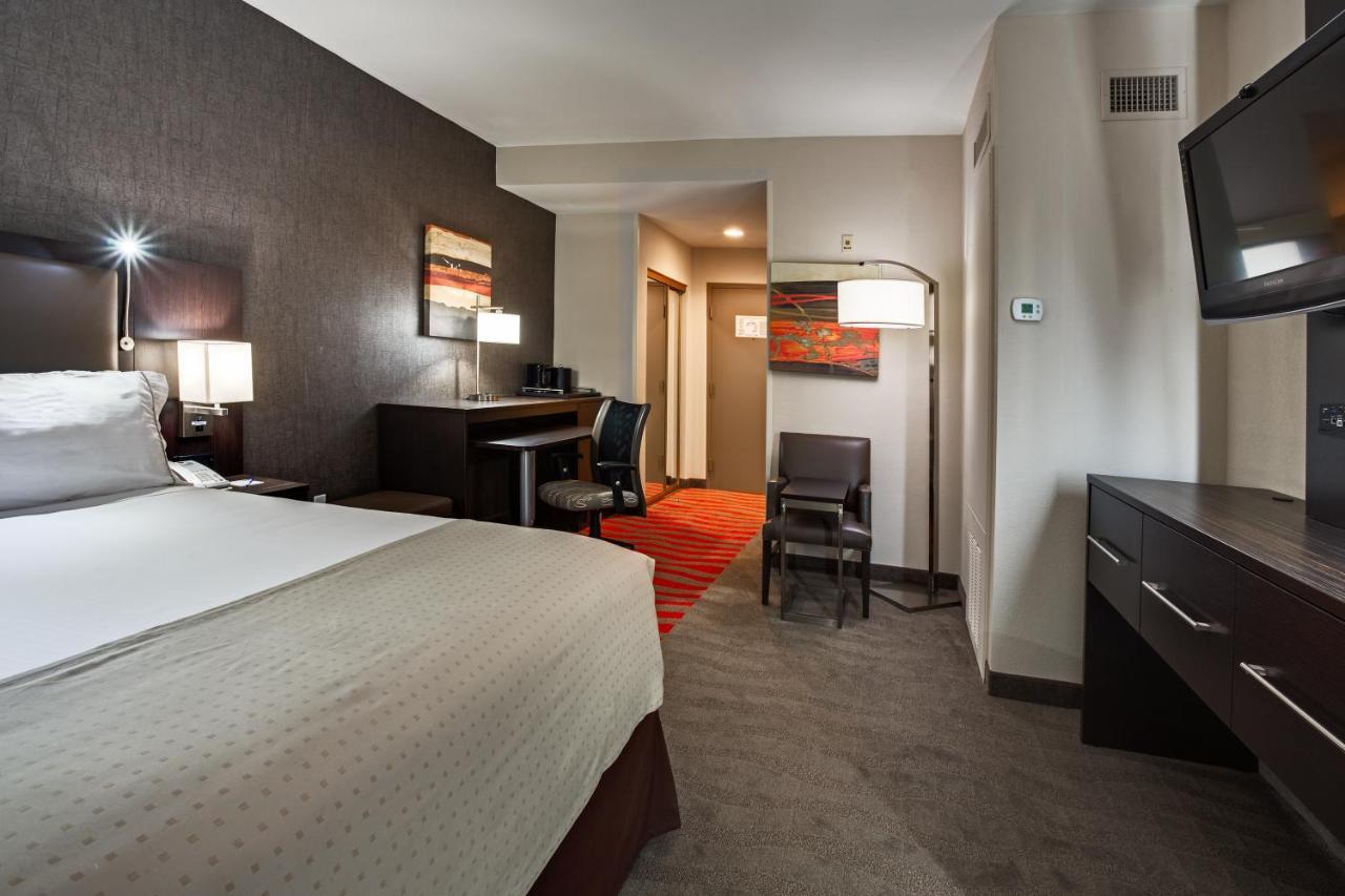 Holiday Inn Express & Suites Naples Downtown - 5Th Avenue By Ihg Bagian luar foto