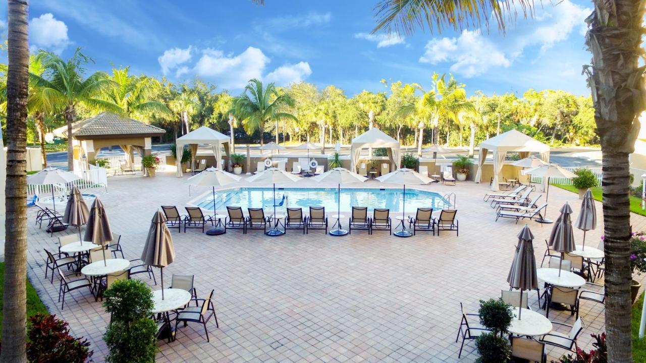 Holiday Inn Express & Suites Naples Downtown - 5Th Avenue By Ihg Bagian luar foto