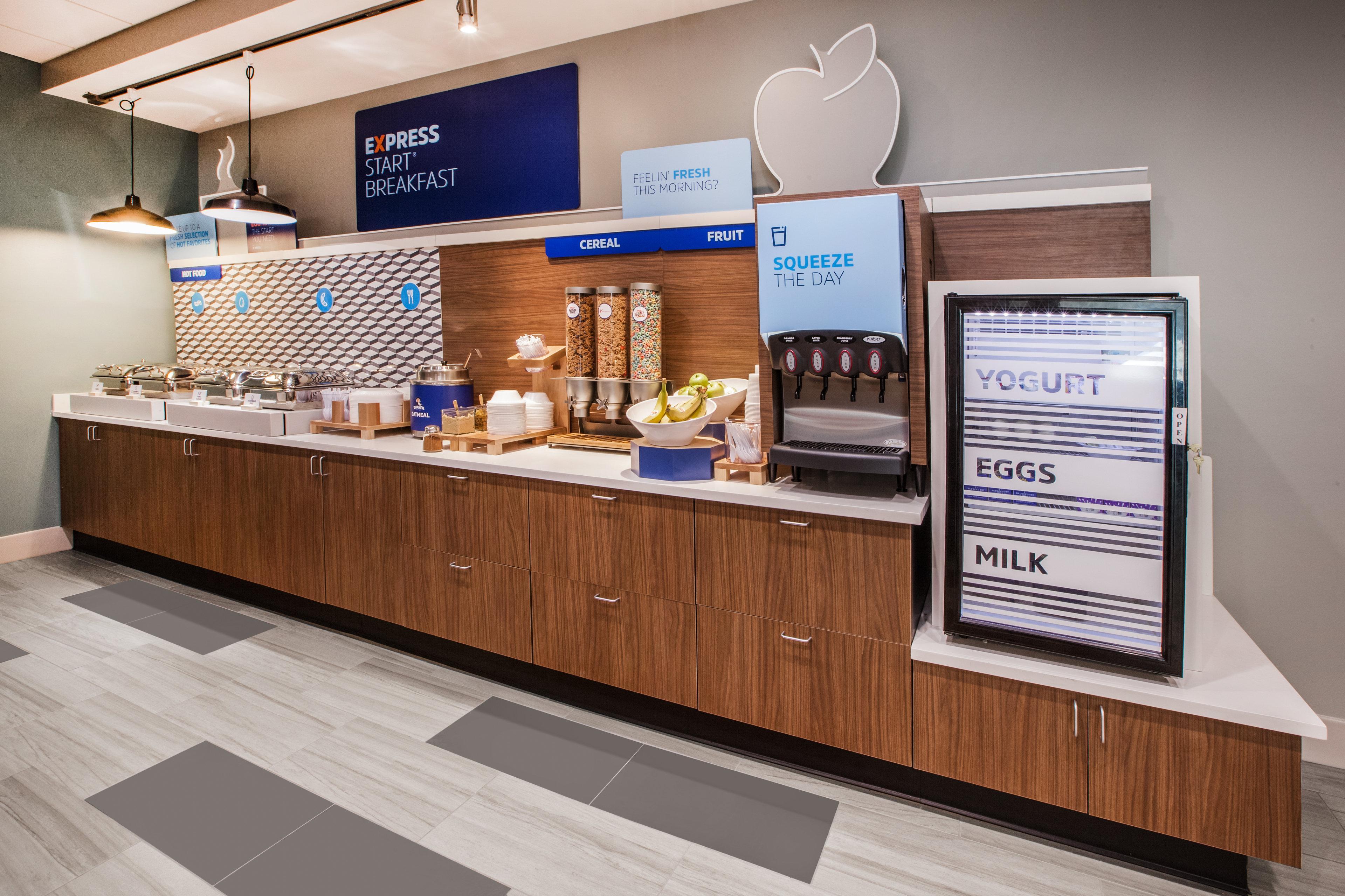 Holiday Inn Express & Suites Naples Downtown - 5Th Avenue By Ihg Bagian luar foto