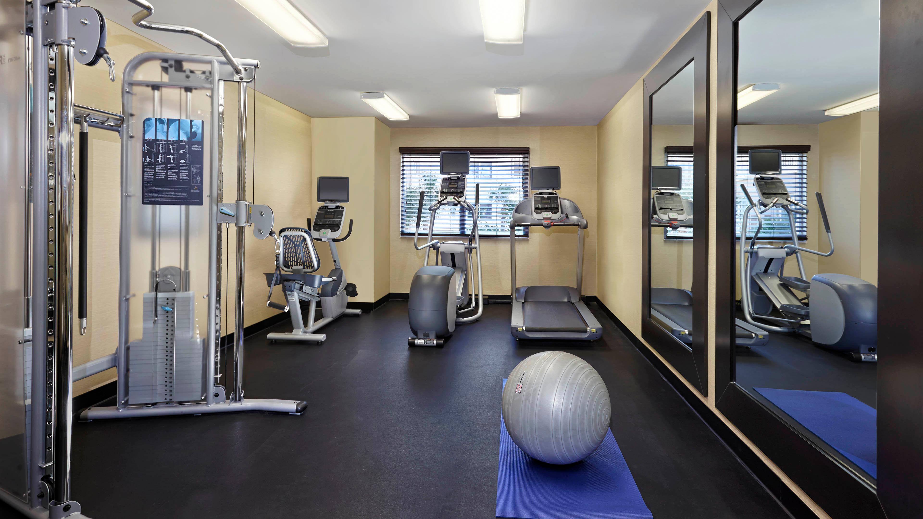 Holiday Inn Express & Suites Naples Downtown - 5Th Avenue By Ihg Bagian luar foto