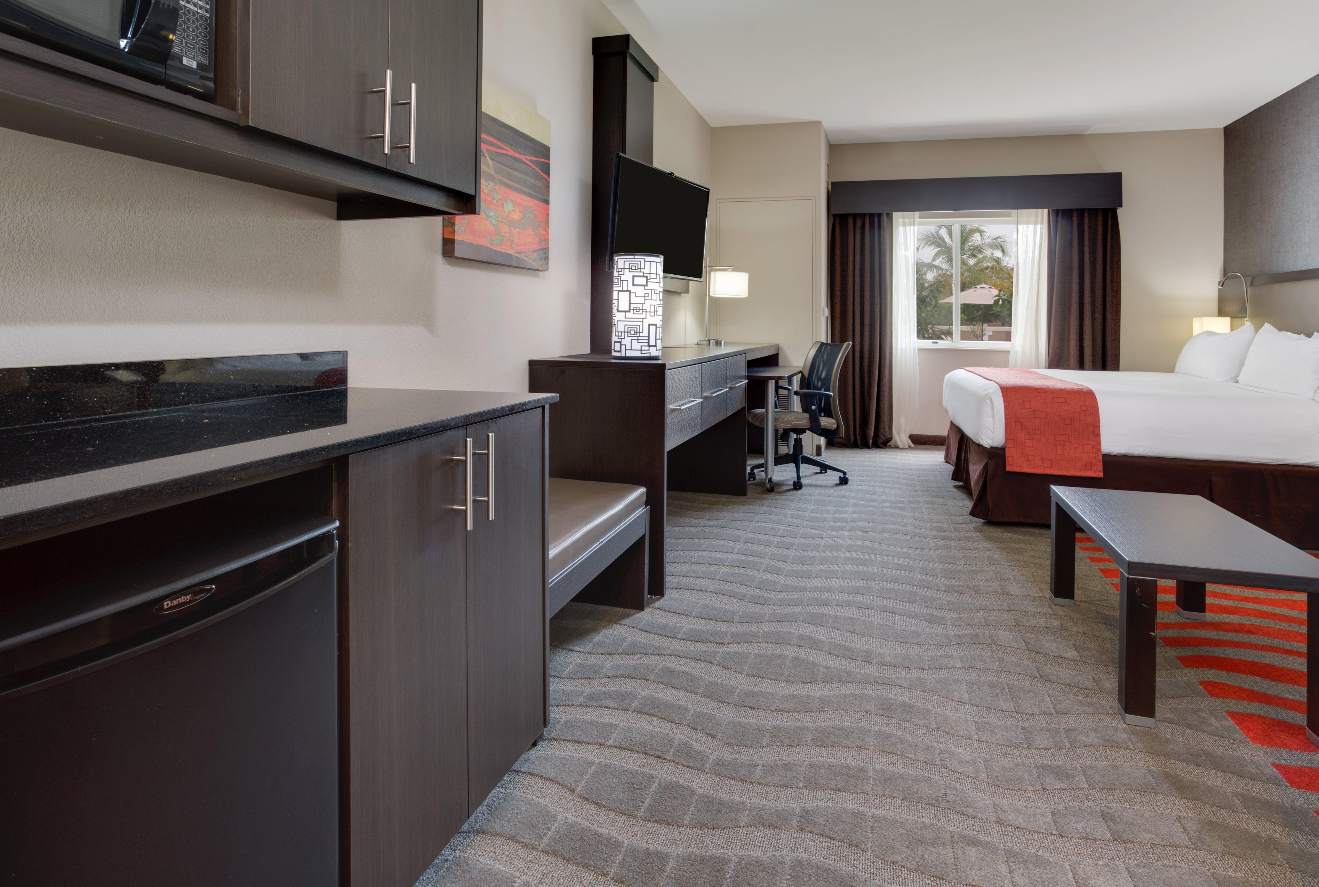 Holiday Inn Express & Suites Naples Downtown - 5Th Avenue By Ihg Bagian luar foto