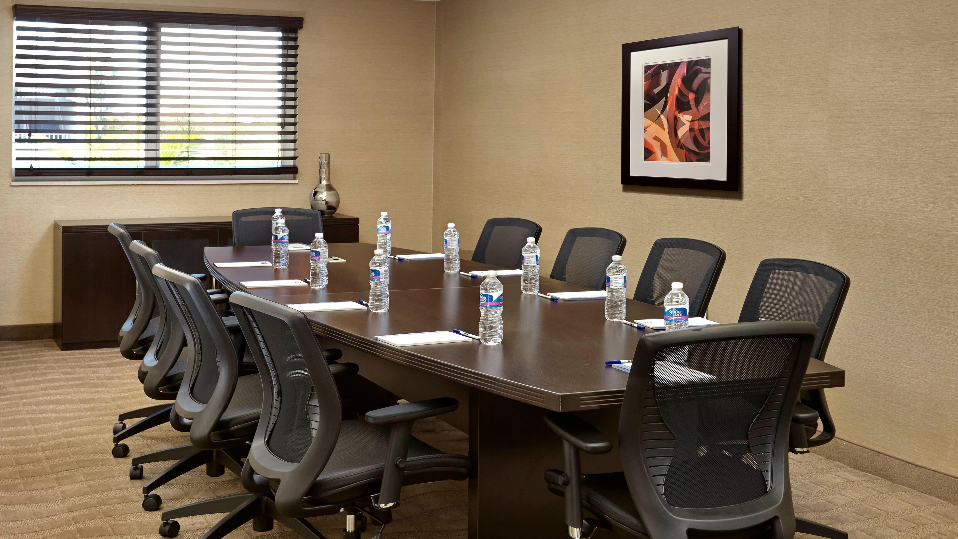 Holiday Inn Express & Suites Naples Downtown - 5Th Avenue By Ihg Bagian luar foto