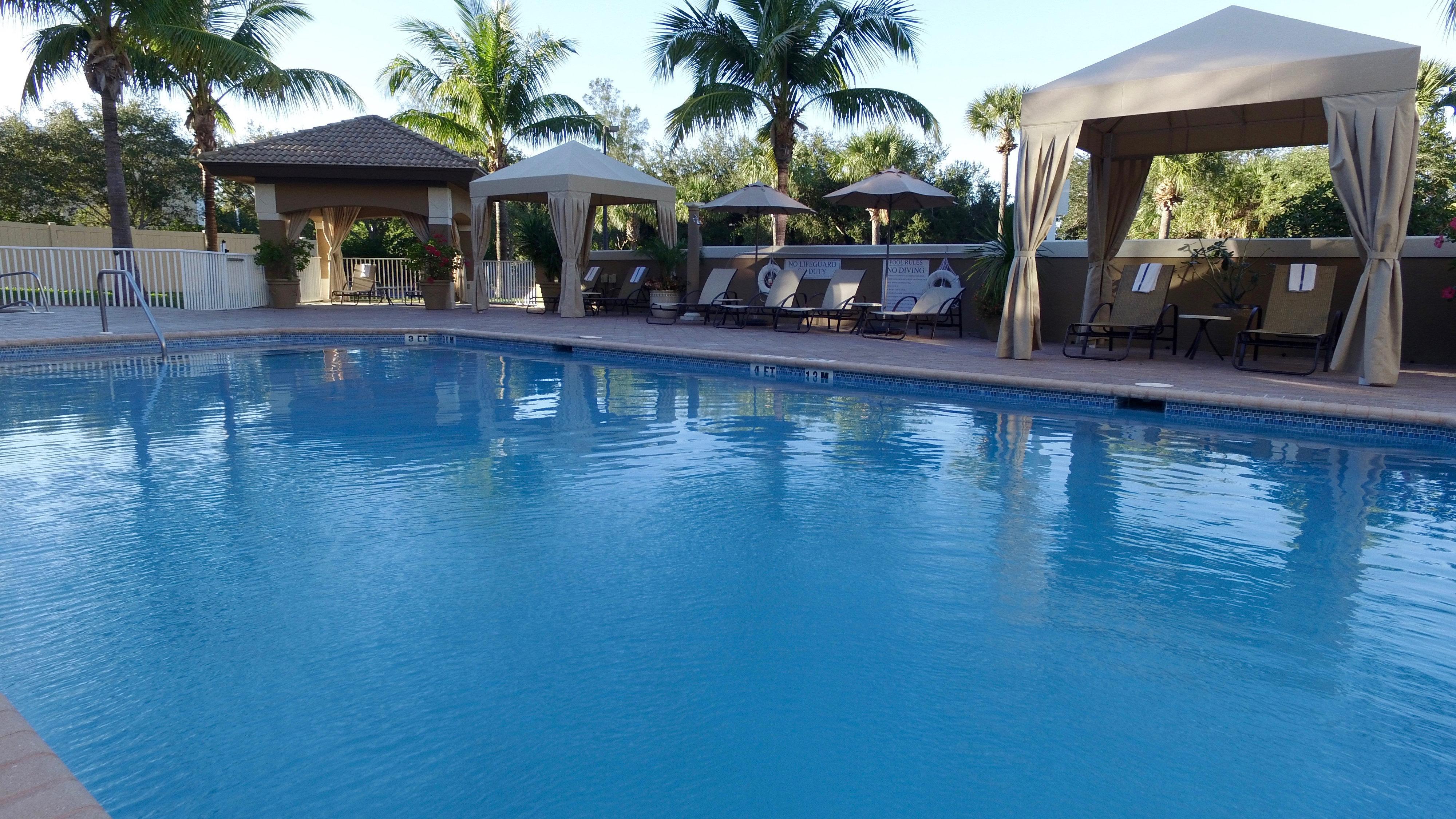 Holiday Inn Express & Suites Naples Downtown - 5Th Avenue By Ihg Bagian luar foto